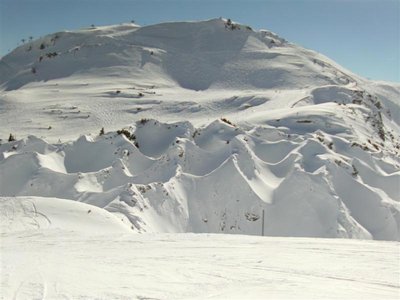 IMAG0306 (Medium).JPG (75.14 KiB) 978 mal betrachtet Kriegerhorn mit den verschneiten Gipslöschern im Vordergrund