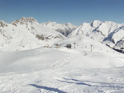 IMAG0359 (Medium).JPG (82.93 KiB) 978 mal betrachtet Blick auf Rotschrofen Bergstation