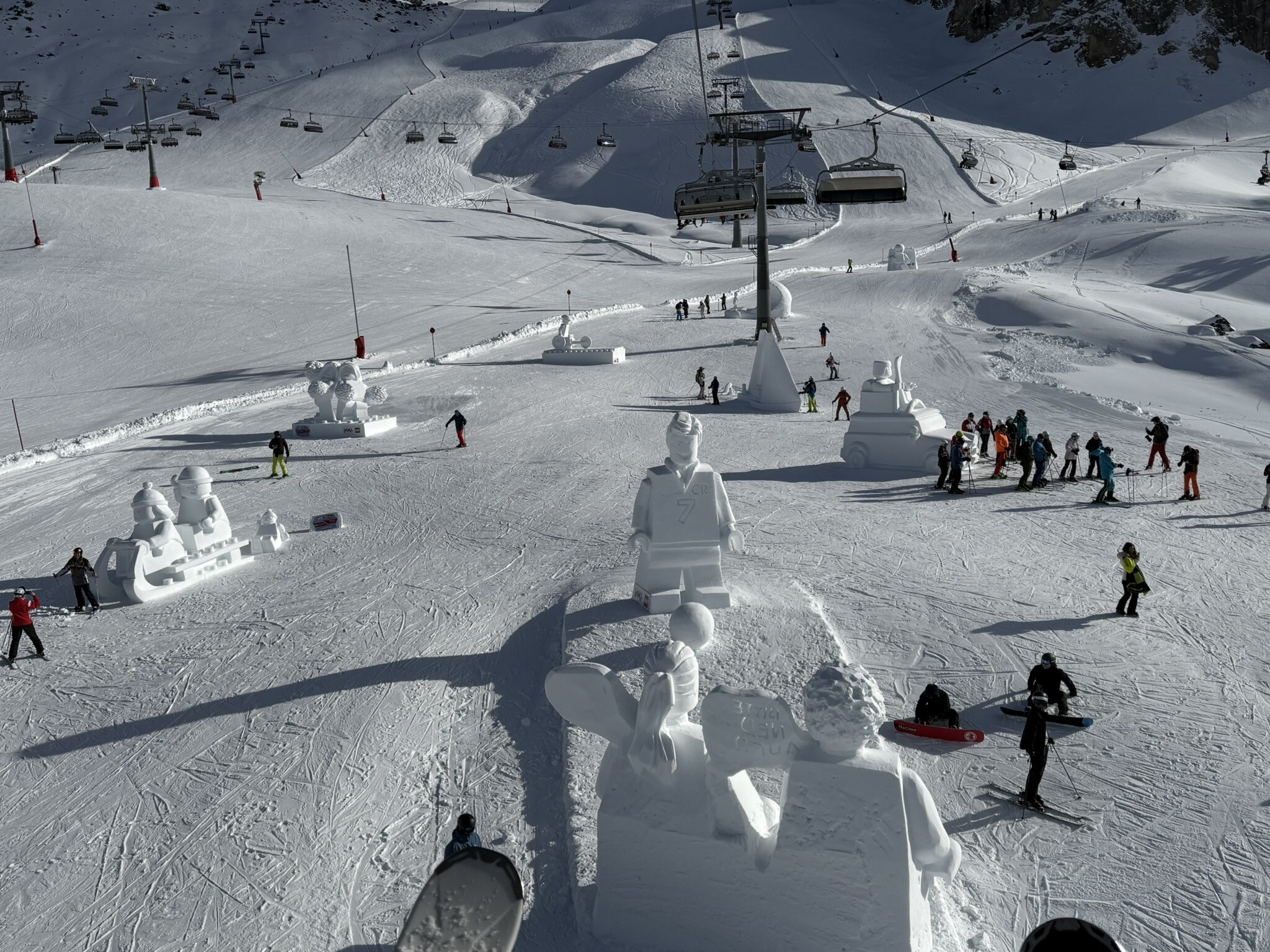 1_Schneeskulpturen.JPEG