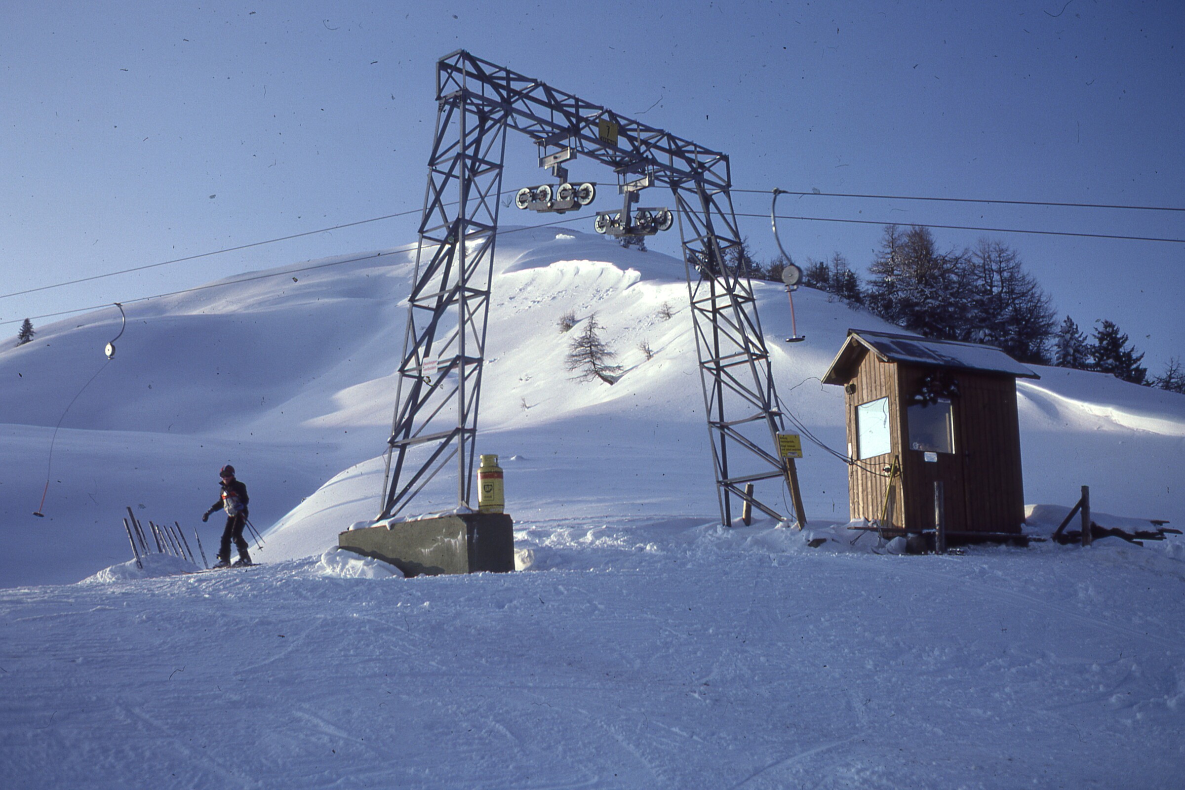 img027.jpg