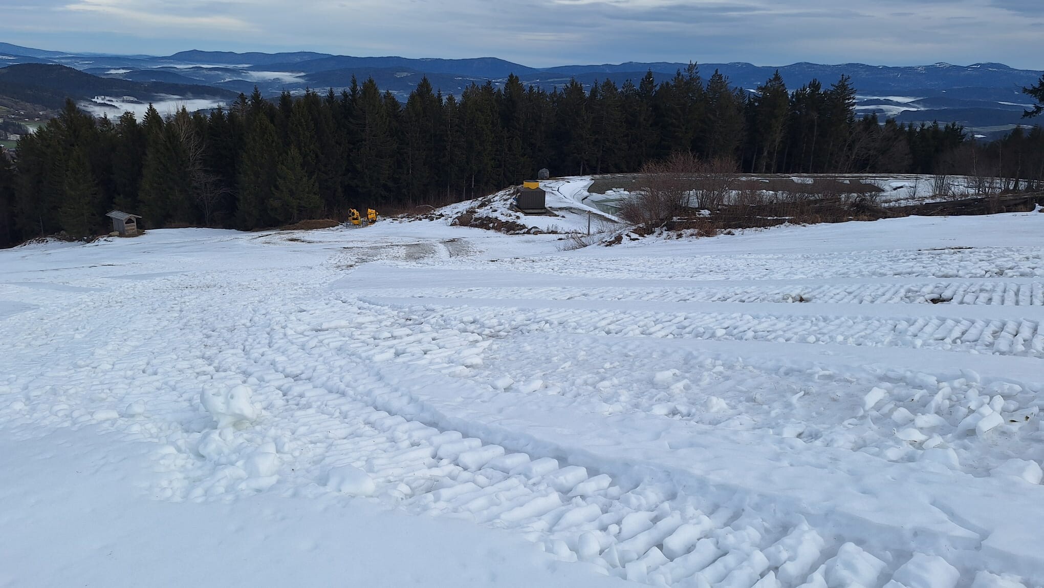 Rechte Piste und Speicherteich.jpeg