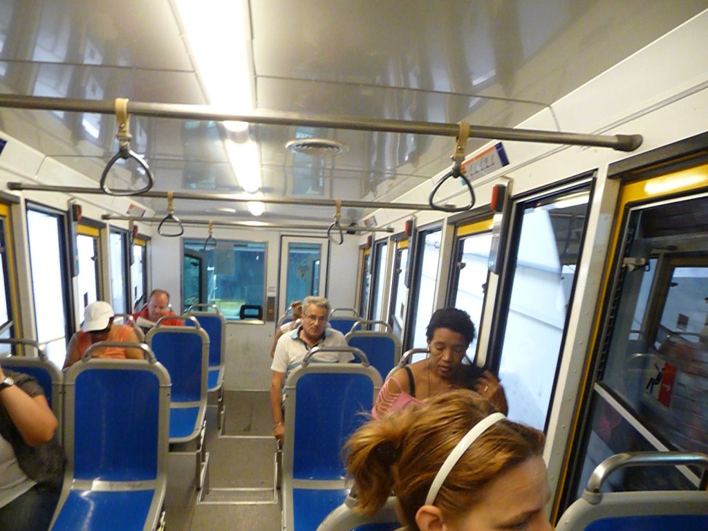 p13707793oaua.jpg