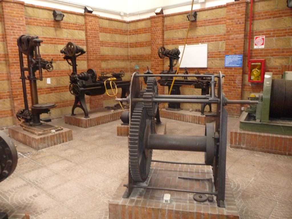 p137085245af0.jpg