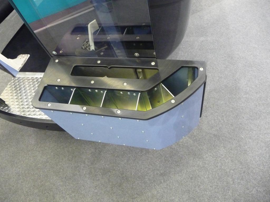 p1440070emu6r.jpg