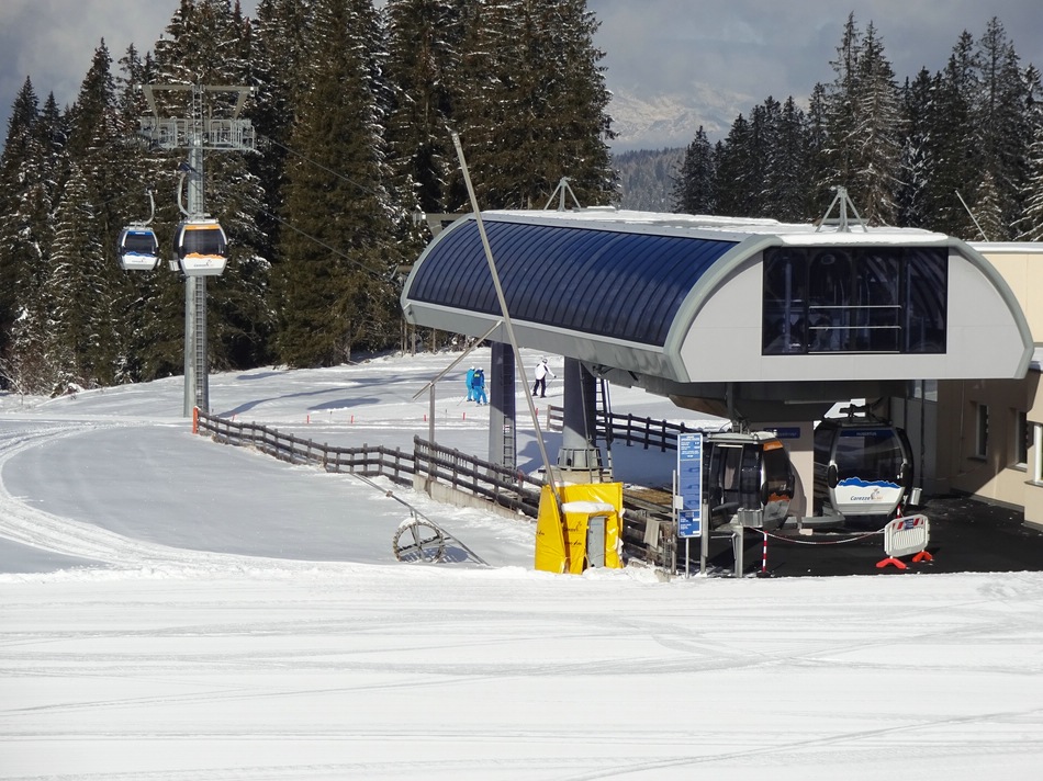 comp_08bergstationhubhmka5.jpg