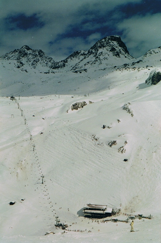 comp_10hoellbodenbliclnqpb.jpg