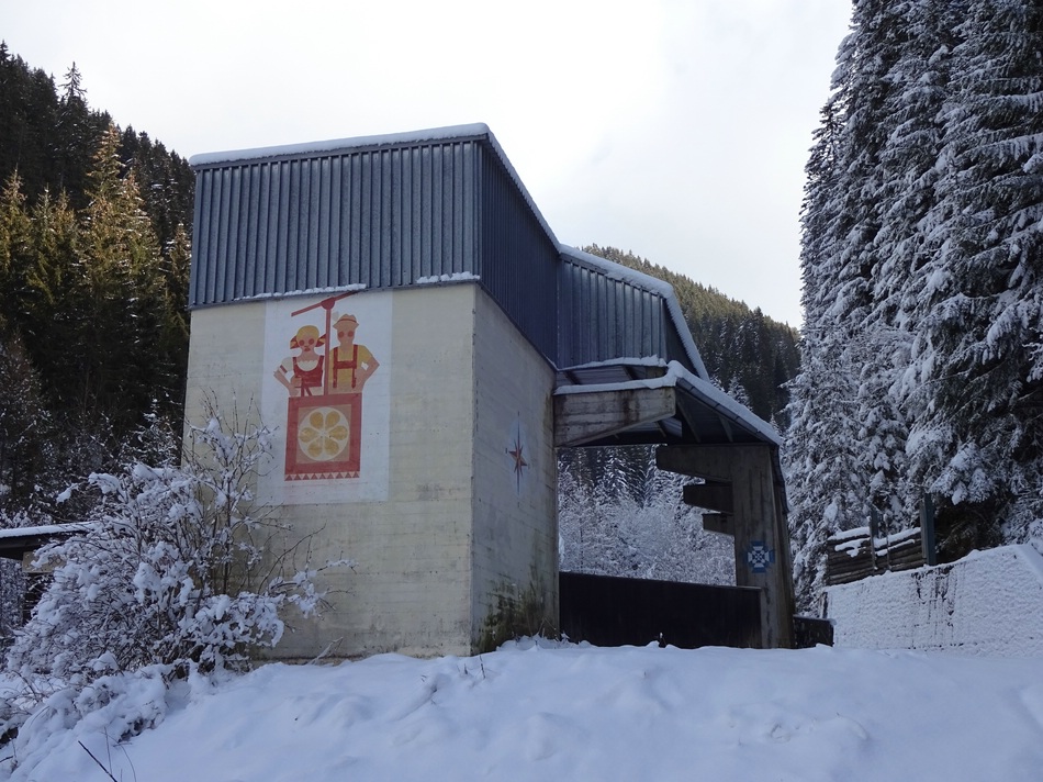 comp_25extalstationlabukuk.jpg