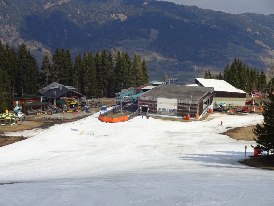 comp_35mittelstationk41s2w.jpg
