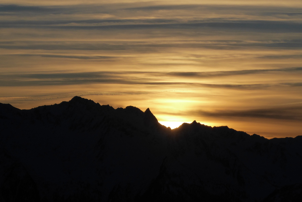 p12101000aiw1.jpg