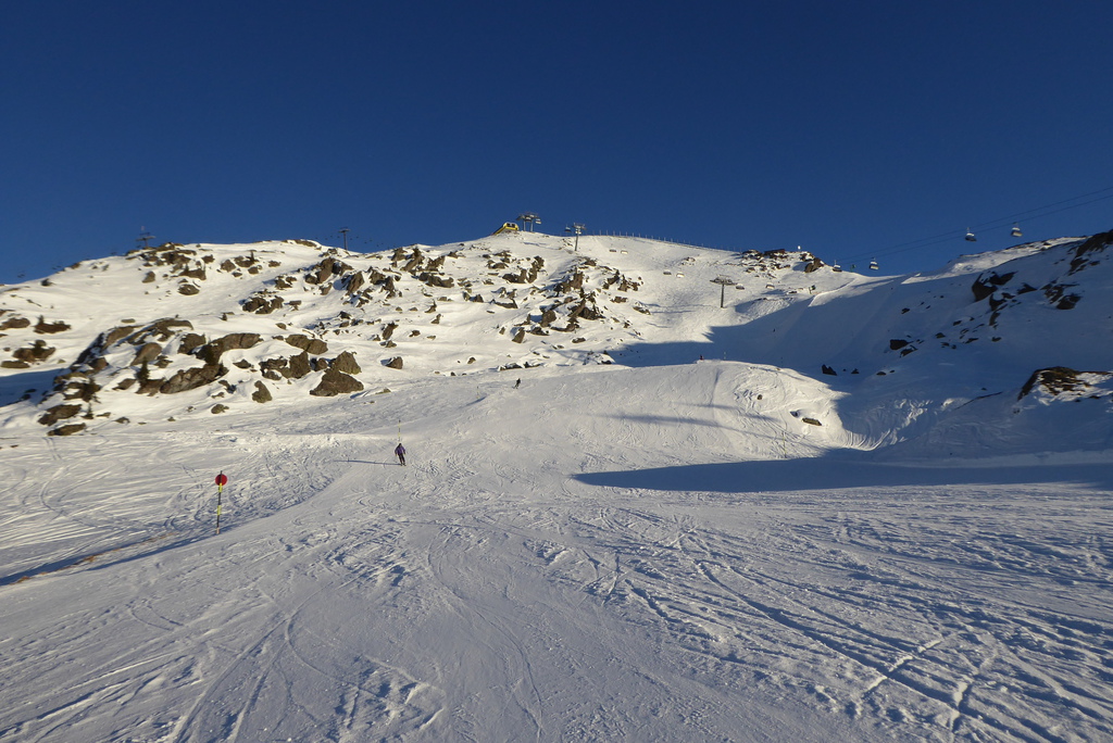 p128067526j40.jpg
