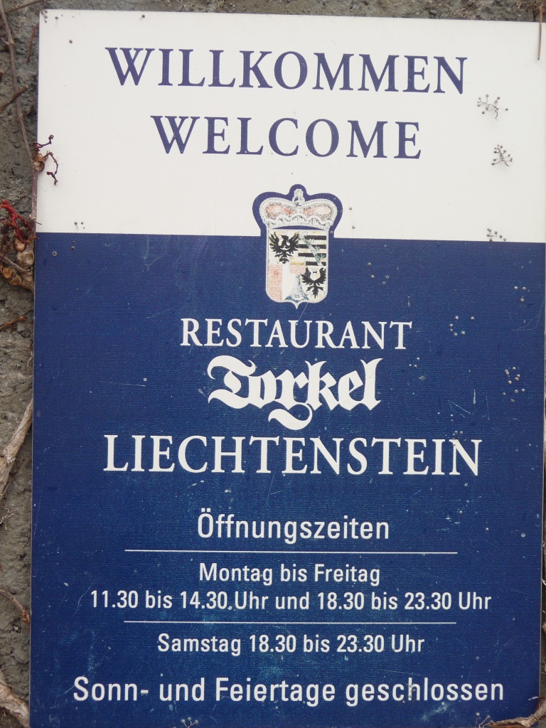p1090282e3slt.jpg