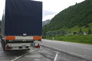 ... mit dem ukrainischen LKW.