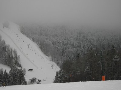 Liftverteilerzentrum mit 3-SB Lande vorne, hinten 4-SB Petit Artimont und unten KSL Kastelberg 1 und 2.