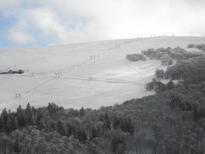 Kastelberg. Höchster Punkt im Skigebiet mit 1350 m. Schöne Abfahrten zum Carven.