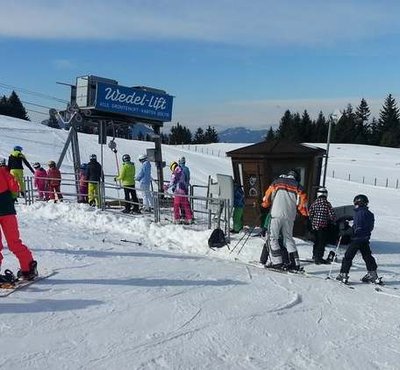 "Wedel-Lift" -schon der Schriftzug und der Name zeigt - topmodern, jedenfalls vor 30 Jahren...