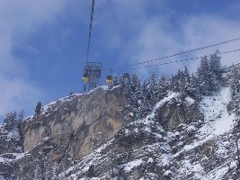 Direkt hinter Stütze 2 gehts steil nachunten.