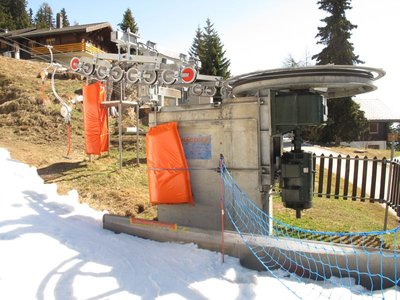 Umgebaute Antriebsstation im Tal