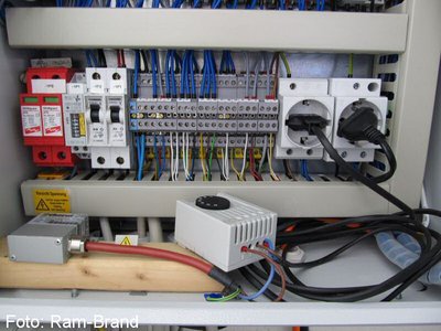 Schaltschrank innen, unterer Teil