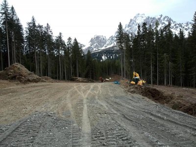 Arbeiten an der Drei Zinnen Piste