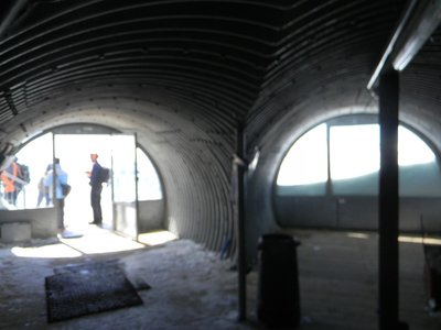 4.: Ankunft beim Südwandfenster. Links geht es raus zur Treppe. Früher konnte man hier nicht weiter gehen.