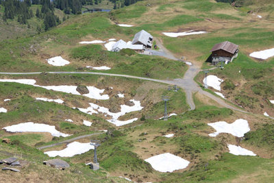 Flumserberg 095 - Sessellift Leist Talstation & Strecke von oben.JPG