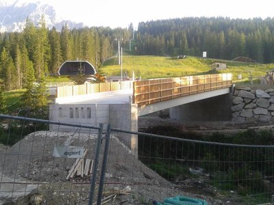 Hier erkennt man gut das die Brücke nicht gerade sondern geneigt ist