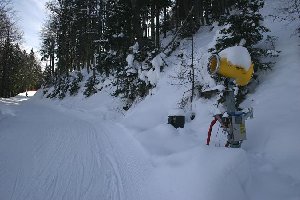 Auf etwa 1250 m wird es wieder steil, das ist der schwarze Abschnitt im Panorama.