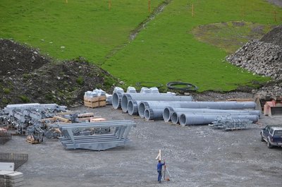 Einige Neue Seilbahn teilen liegen schon herum