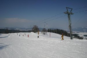 Der Lift,ein relativ neuer De Pretis, dient auch als Zubringer vom Parkplatz zur Gondel.
