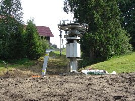 vermutlich neuer einstiegsbereich.... links, dort wo die kabel raushängen wird wohl nen neues lifthäuschen hinkommen...