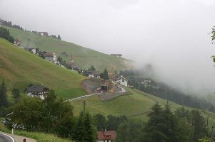 Verlängerung der Strassenunterführung an der Talabfahrt nach Olang (=Pistenverbreiterung).