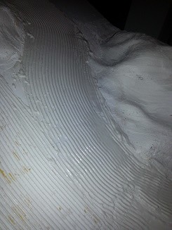 Piste zwischen den Felsen