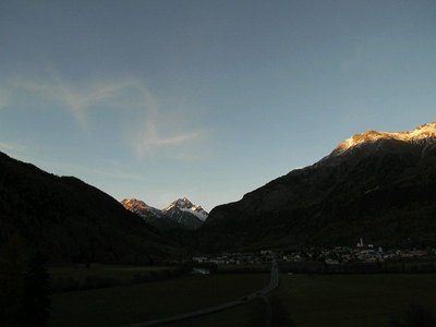 auf dem Heimweg: Zernez mit Piz Linard