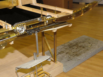 Sessel bei der Ausfahrt im Bereich des Klemmkraftprüfapparates.