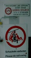 Schilder in der Talstation des ESL.