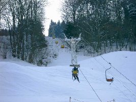 Trasse des ESL direkt nach der Talstation.