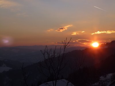 ... ein Sonnenuntergangsbild von der Südseite auf dem Heimweg, etwas unterhalb unseres Skigebietseinstiegs.