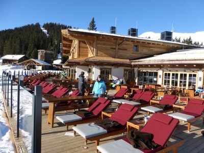 mit super liegefläche und liegen mit blick auf dem see...