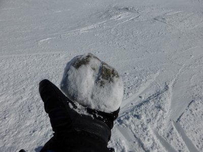 halber fels auf der piste. musste diverse male mit dem handschuh zupacken... war zu groß und zu schwer (handschuhe sind größe 9,5)
