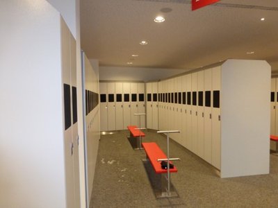 und großzügig platz