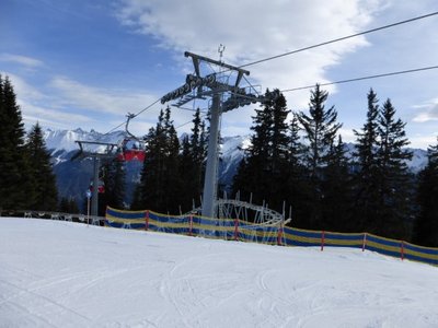 die bobs (scheinen) von rechts zu kommen, nach links geht die strecke weg. schöne enge kurven im wald<br /><br /><br /><br /><br />============================================<br />und jetzt - zurück zum schnee