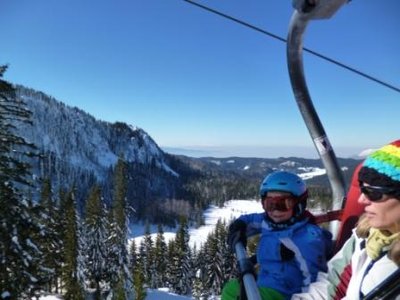 Im Hintergrund leuchtet Bjelasnica