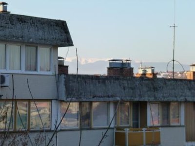 Morgendlicher Blick vom Balkon, in der Ferne unser heutiges Ziel: Bjelasnica