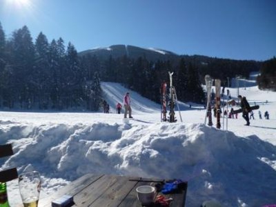 Ausklang eines Skitages in einer urigen Hütte