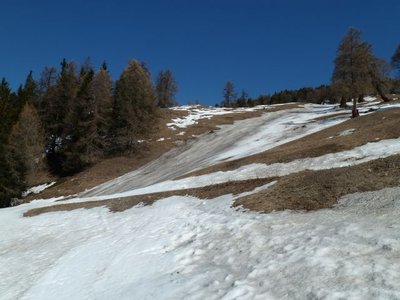 Ab diesem Tag war die "Piste" erstmalig gesperrt. Bin trotzdem runter gefahren, aber es war sehr müsham.