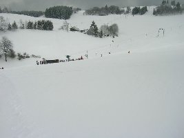 Talstation des Sorpe-Liftes, im Hintergrund Verlauf von Schomberg- und Gnurren-Lift