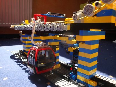 Die verbesserte Talstation mit Gondel.