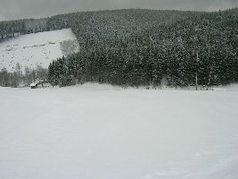 rechts Talstation des Schombergliftes, links Talstation des stillgelegten und bereits verrosteten Schulte-Liftes
