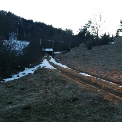 Südabfahrt aper.jpg