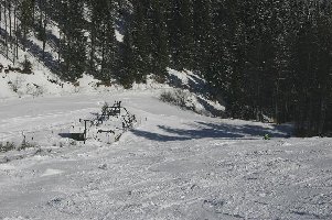 Talstation Jurgovo 3, der einzige Lift wo es keine Wartezeiten gab. Die meisten (auch ich) fahren lieber von der Talstation der Schleppers auf einem Ziehweg zur Talstation der 4SB *faulespack*
